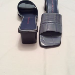 Size 8 Bandolino Very Purple Kato slide